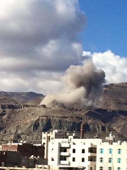 طيران التحالف يقصف غرب العاصمة صنعاء (صور)