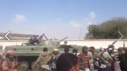 فيديو لقوات الجيش و اللجان الشعبية  أثناء معركة استعادة مطار عدن وتحريره
