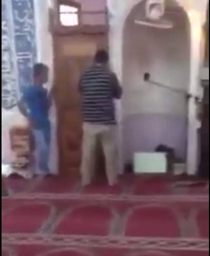 بالفيديو: ما تزال مساجد عدن تنادي للجهاد ضد الغزاة الحوثيين وقوات صالح