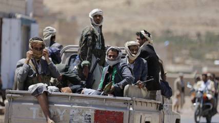 إعدام القناص الحوثي الذي قام بقتل العديد من ابناء عدن