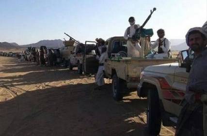 بالفيديو  معركة بين الأشجار  واستسلام الحوثيين لأفراد المقاومة في مارب 