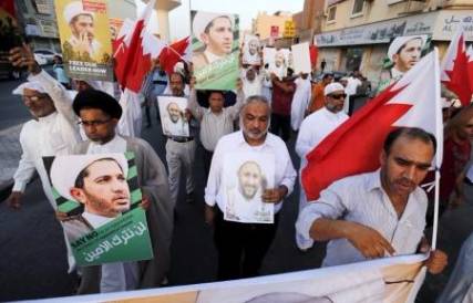 البحرين تسحب سفيرها من إيران بعد ضبط مصنع للمتفجرات