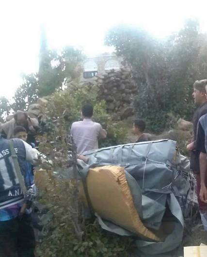 التحالف ينفذ إنزال جوي لمواد إغاثية وطبية بمحافظة تعز (صور)