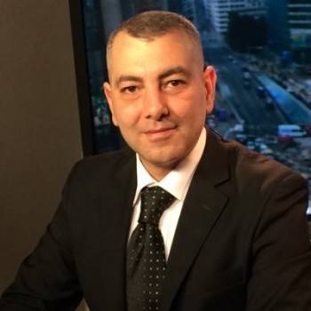 مدير المعهد الأوروبي للقانون والعلاقات الدولية يكشف تفاصيل (الحرب الباردة) بين الإمارات وقطر.. والدور (الأمريكي – البريطاني) فيها