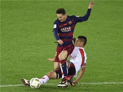 عملاق برشلونة يضرب بيد من حديد
