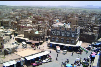 قيادات مدنية وعسكريةرفيعة يبدأون احتجاجا سلميا ضد المليشيات وينصبون اول خيمة اعتصام بذمار