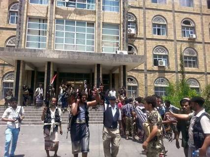 ساعات حاسمة لتفادي معركة صنعاء... وتحرير كامل تعز يقترب