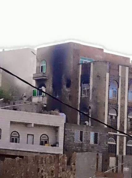 5 قتلى وجرحى في قصف للحوثيين على منزل قائد مقاومة تعز مع استمرار المعارك العنيفة