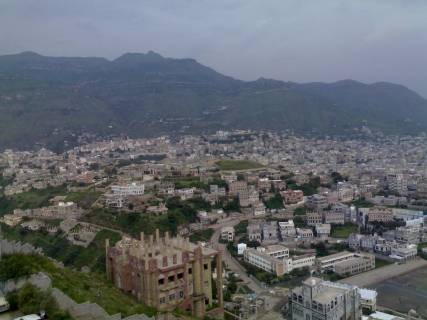  العثور على جثة جندي مقتولا في أحد شوارع مدينة إب‎