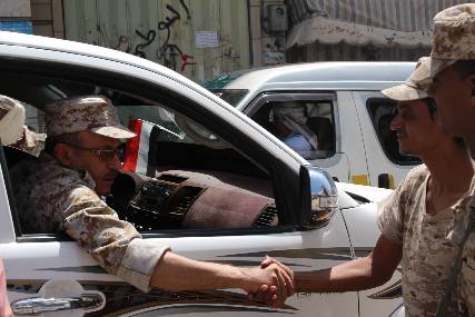 العميد سرحان يتفقد قواته المنتشرة في المناطق المحررة بتعز