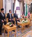 قائد القيادة المركزية الأمريكية ووزيري دفاع إندونيسيا وماليزيا يلتقون الملك سلمان