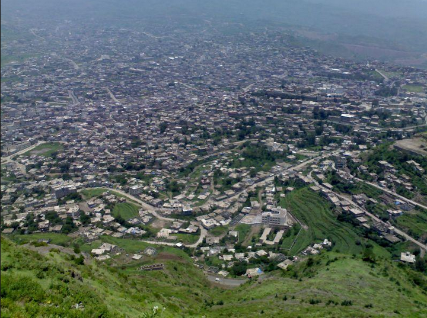 إب: الميليشيا تقتحم مركزا لتدريس القرآن في حزم العدين وتوقف التدريس فيه
