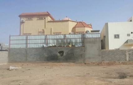 مقتل طفل وإصابة 9 من أفراد أسرته جراء سقوط قذيفة أطلقها الحوثيون على منزلهم بنجران السعودية