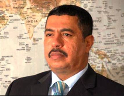 نائب الرئيس يطمئن على احوال العالقين في القاهرة ويعدهم بسرعة تسيير الرحلات لاعادتهم
