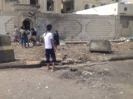 قتيل و3 جرحى في انفجار سيارة مفخخة وسط مدينة عدن (صورة)