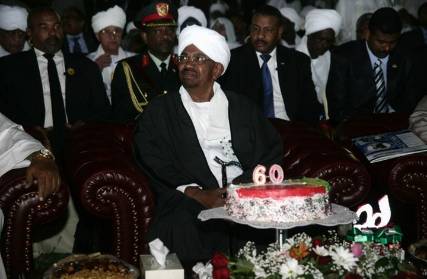 البشير يصل إندونيسيا متحديا مذكرة اعتقال الجنائية الدولية