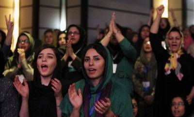 خبراء إيرانيون : المشهد السياسي سيتغيّر لصالح الإصلاحيين