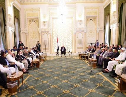 هادي:خدمة أبناء اليمن تتصدر الأولويات في مختلف الظروف