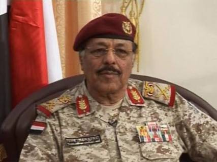 مصادر لـ"مندب برس": الفريق محسن يناقش مع مشائخ ومسؤولين خطة تحرير محافظتي صعدة والبيضاء