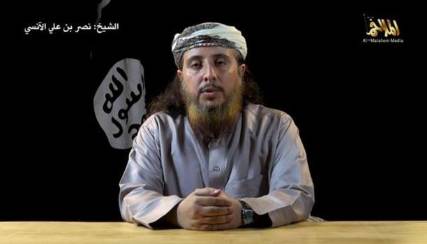 بعد فيديو الآنسي،، "داعش" تُهاجم "القاعدة في جزيرة العرب" على "تويتر"وتصفها بالرومانسيّة!