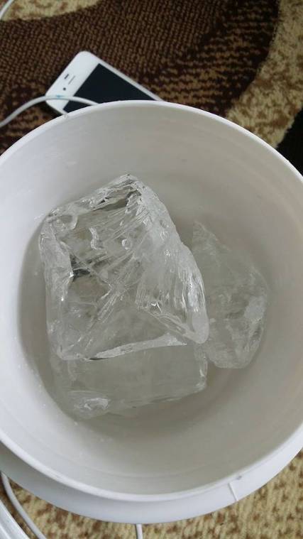  بيع الثلج.. مهنة تزدهر في زمن الحرب والحر باليمن