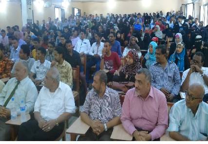 أقلام تتحدى الرصاص .. قصة تدشين العام الدراسي الجديد بجامعة عدن (تقرير)