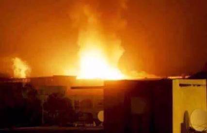 طيران التحالف يشن غارات عنيفة على دار الرئاسة ومحيطها قبل قليل والانفجارات تهز العاصمة صنعاء