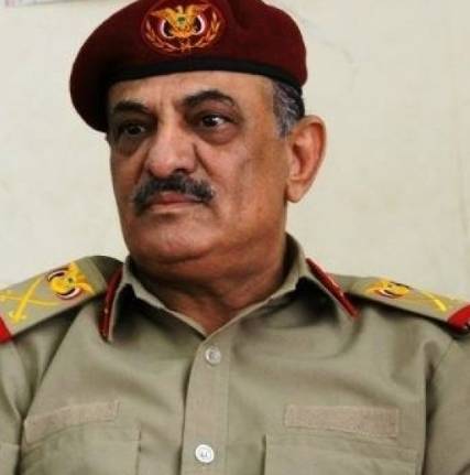 الرئيس هادي يطيح بقائد المنطقة العسكرية الثانية ويعينه ملحقا عسكريا بسفارتنا في الأردن