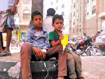 مستشفيات العاصمة تشكو قصف التحالف ومستشفيات تعز تشكو قصف الحوثيين وقوات صالح