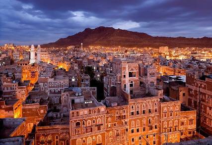 صحيفة لندنية تكشف استعدادات الحوثيين لمعركة العاصمة واسم القائد الحوثي المكلف بقيادة جبهة صنعاء