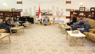 الرئيس يجدد مهاجمته سياسة صالح ويتحدث عن مغادرة 34 شركة نفطية لليمن
